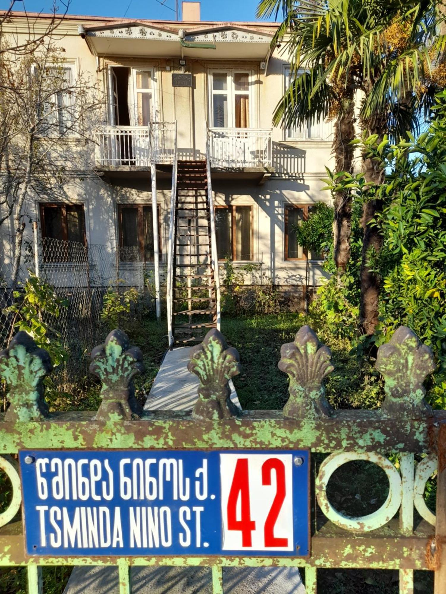 Levani'S Guesthouse Zugdidi Exterior foto